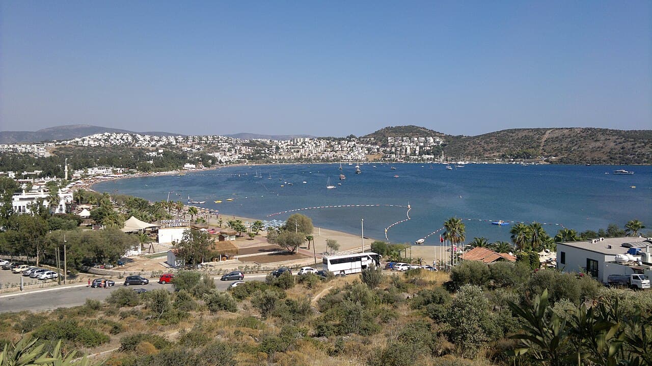 Bitez Sahil Yürüyüş Yolu (Turunç Ağaçlı Promenad)